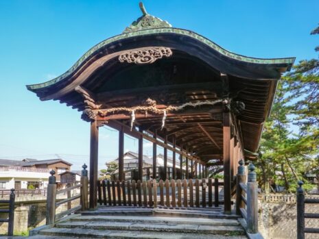 境内の外のしめ縄_御旅所_しめ縄_藁_神輿 目的地