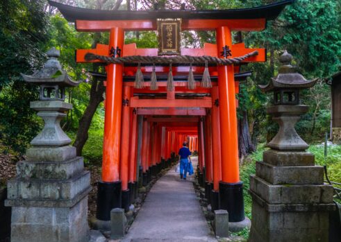 鳥居_しめ縄取り付け_藁_鳥居風景