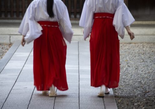 氏子総代 女性　巫女　神社
