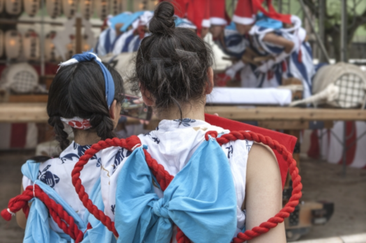 氏子総代 女性　お祭り　お神輿
