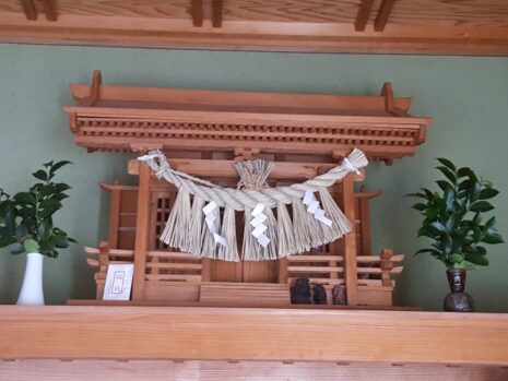 神棚　しめ縄