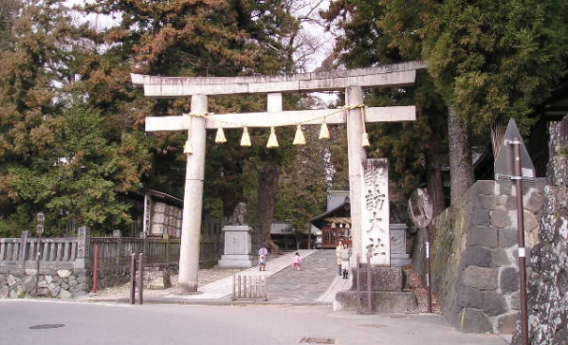 諏訪信仰 鳥居 しめ縄 藁 神社 風景 鳥居