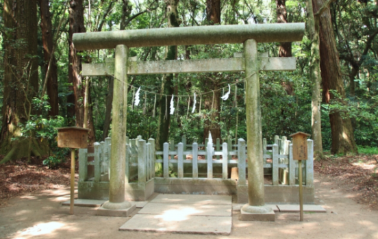 要石 しめ縄 藁 紙垂 神社