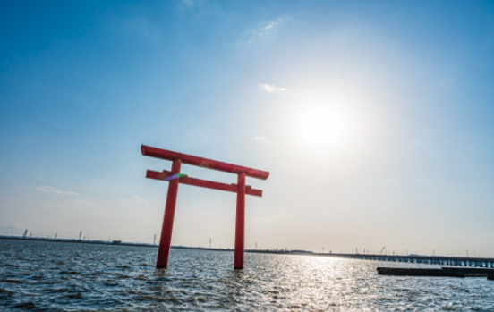 水上の鳥居 海 神社