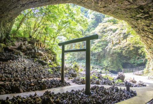 天岩戸隠れ_しめ縄_鳥居_川風景_