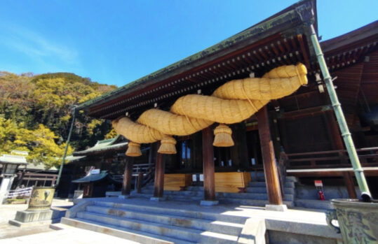 しめ縄_太い_神社_参拝_