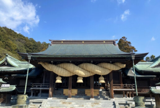 神社_しめ縄_参拝_大きいしめ縄_