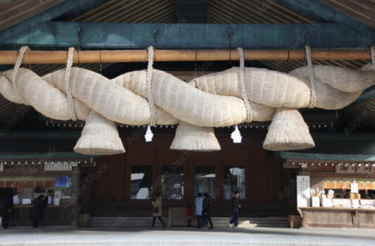 神社_しめ縄_参拝_大きいしめ縄