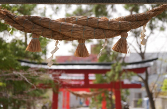 しめ縄_藁_鳥居_紙垂