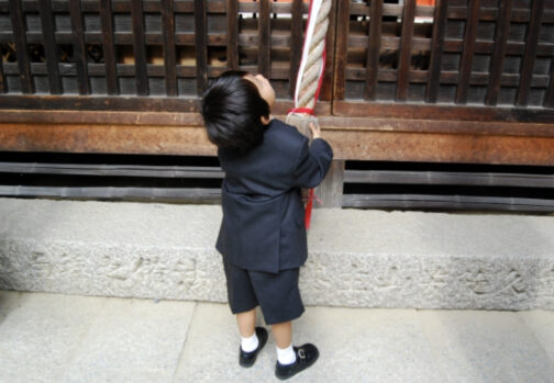 子供_お参り_神社_着物_七五三