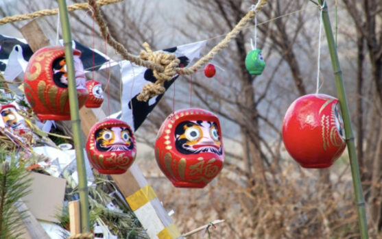 だるま_神社_しめ縄