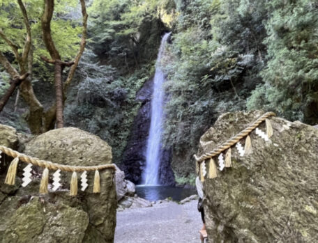 紙垂_藁_しめ縄_神社_山_滝