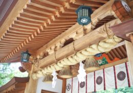 しめ縄　神社　紙垂　交換　風景