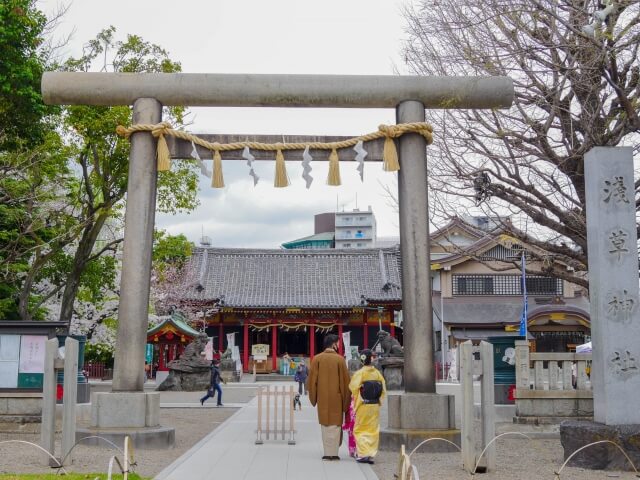天然素材のしめ縄との値段の違い
