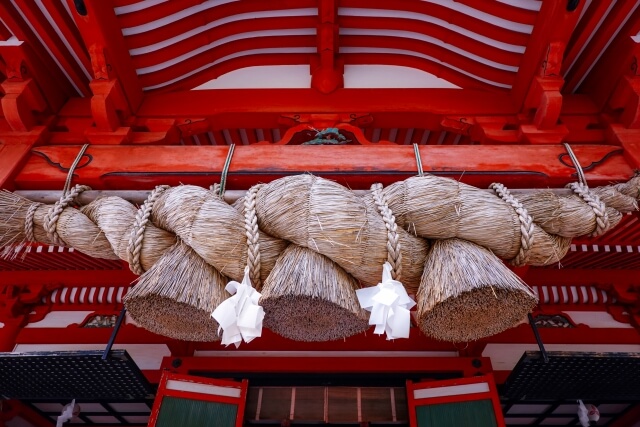 3本足のしめ縄の特徴と意味