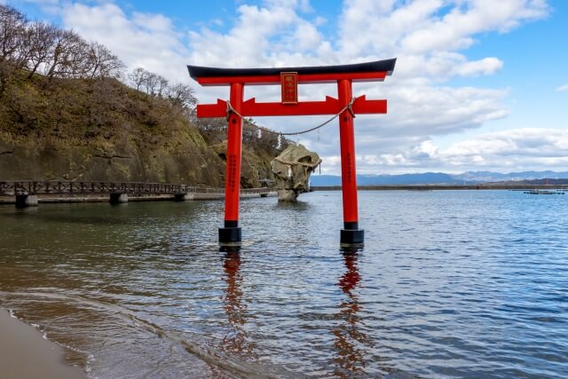 神社の鳥居用しめ縄の価格相場とは