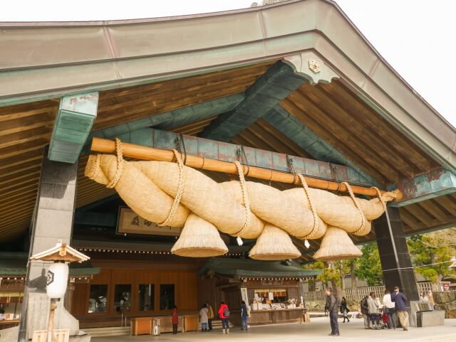 重厚なしめ縄を安全に設置するための事前準備
